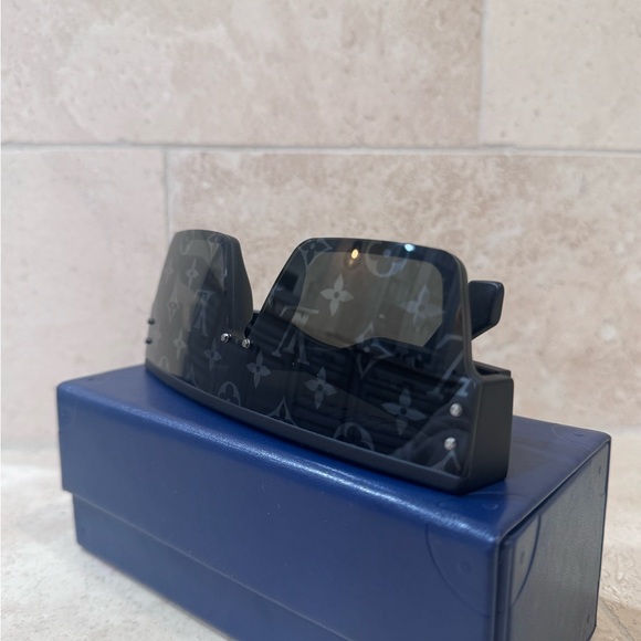 Perfect Louis Vuitton Waimea Sunglasses - Picture 8 of 8